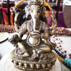 Ganesh (Newari Statue), Nepali fine Statue, Made by prof. Nepali Artist, Shiny Yellow Color - Small Size (16*10.2 cm, 2.6*6.2*4.01inch)
