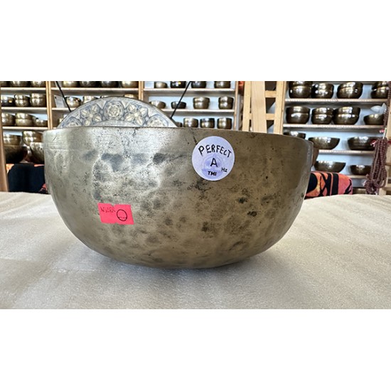 Perfect A (LA) -  Chakra Healing, ?Authentique Real Antique Singing Bowl - Medium Size