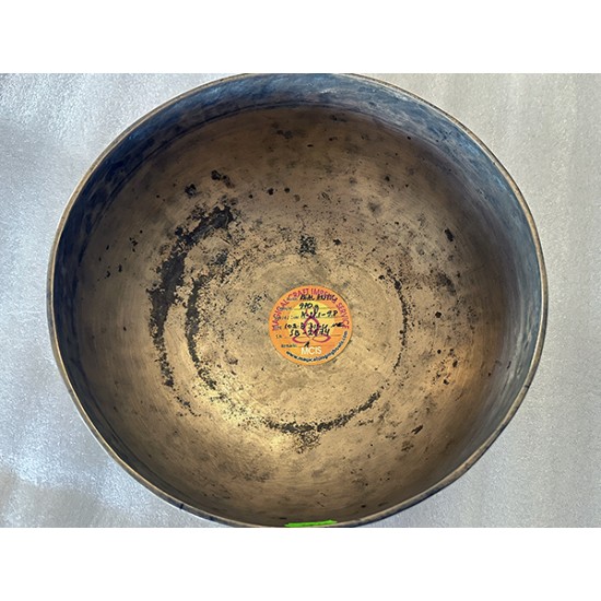 Perfect A (LA) -  Chakra Healing, ?Authentique Real Antique Singing Bowl - Medium Size