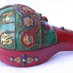 Conch Shell, powerful ancient healing (therapeutic) instrument, Hand work, Green Stone, Bajra and Coral (Eight Auspicious and Om Mane Padme Hum), Cream, Red and Green Color - Large Size (27.2*36.2 cm, 10.70*14.25 inch)