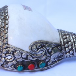 Metal Conch Shell(SHANKHA), powerful ancient healing (therapeutic) instrument, Hand work, Beautiful Design, White Color - Small Size (26*31*9 cm, 10.2*12.2*3.5 inch)